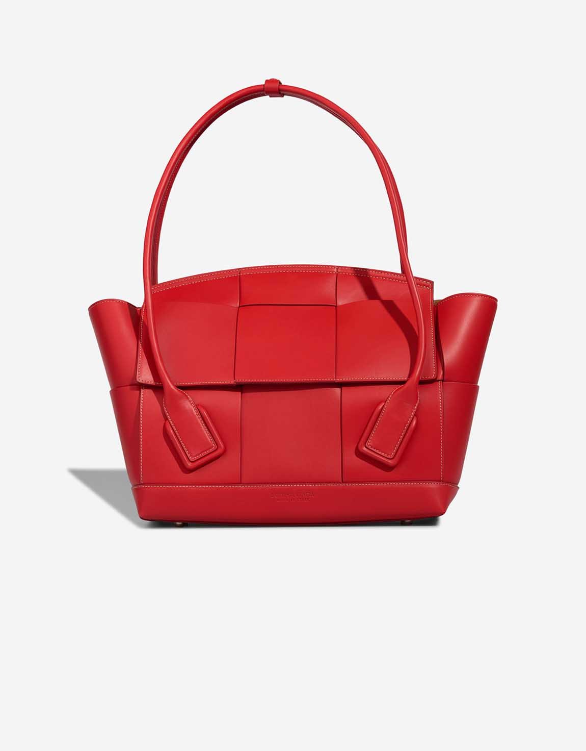 Bottega Veneta 
		Arco Tote Medium Lamb Red    