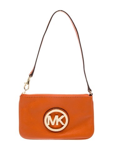 Signature Shoulder Bag