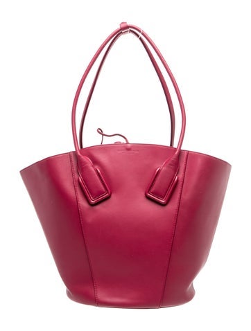 Bottega Veneta Leather Basket Tote Medium