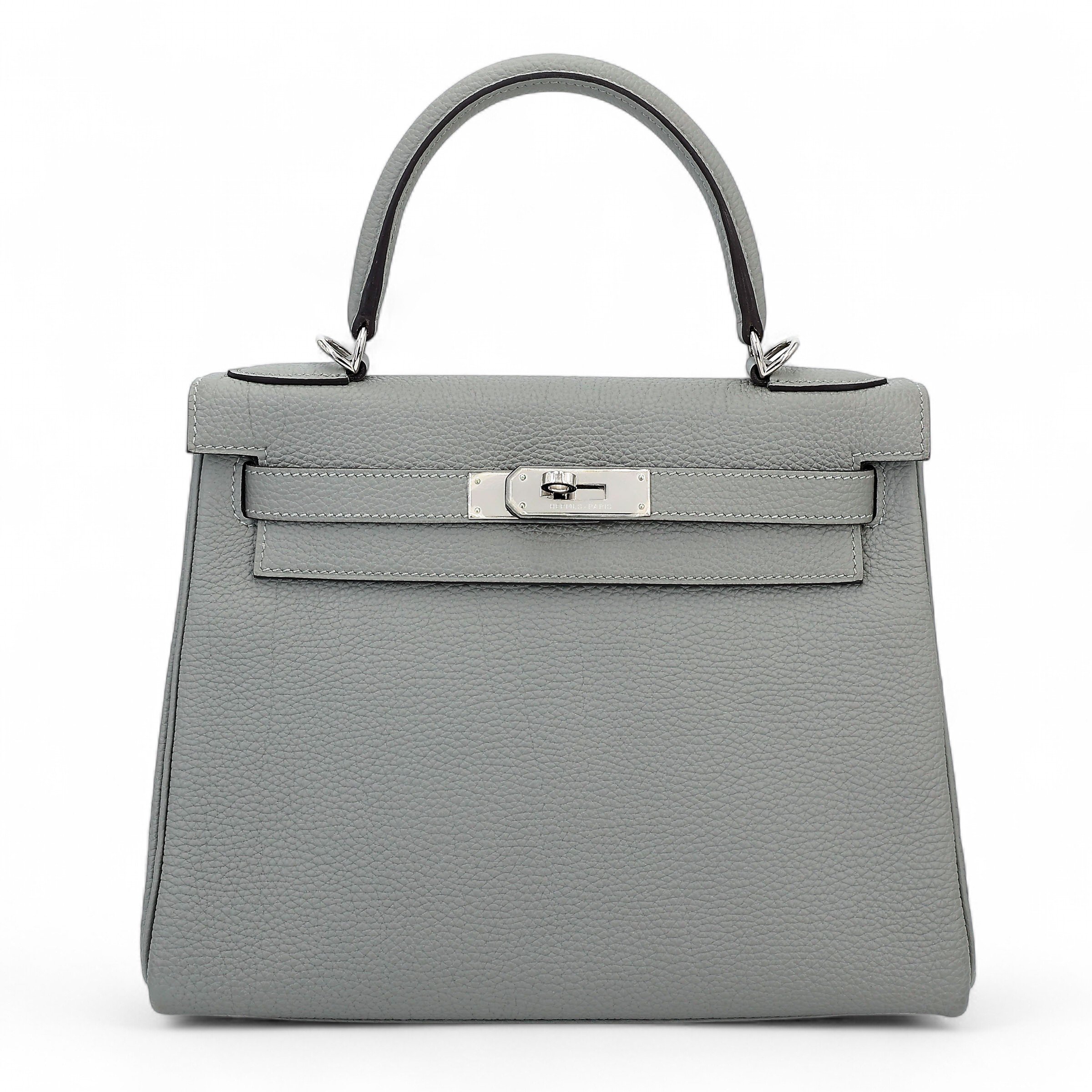 Hermes Very Good ( Rank A) HERMÈS Kelly 28 Gris Mouette (4Z) Togo Palladium hardware X (2016)