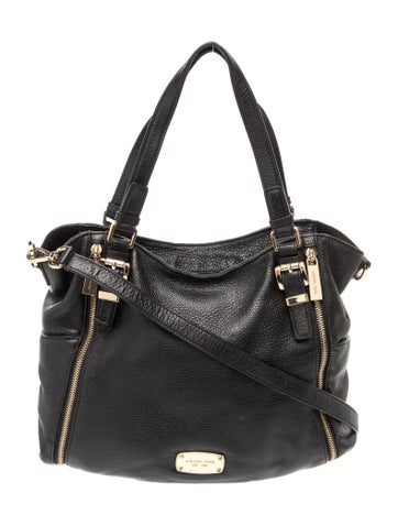 Signature Shoulder Bag