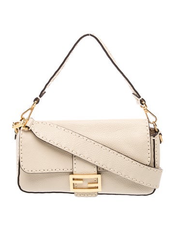 Leather Baguette Medium 2023