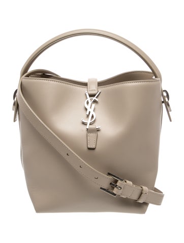 Signature Le 37 Bucket Bag Small 2023