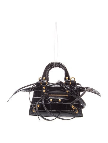 Embossed Leather Classic City