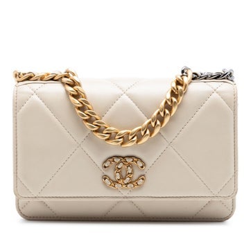 Lambskin Quilted Lambskin 19 Wallet on Chain