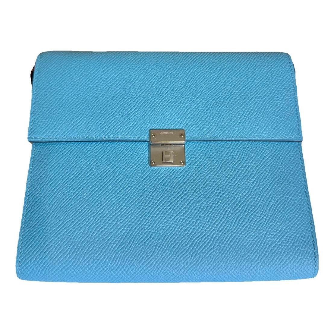 Clic 16 patent leather crossbody bag