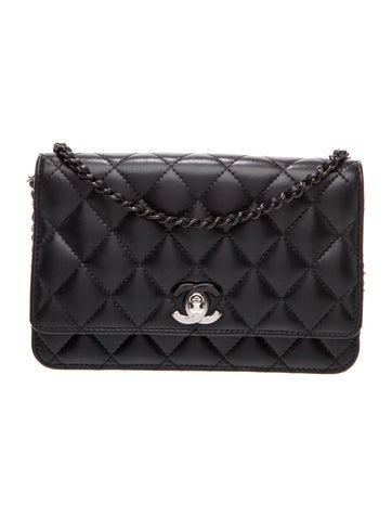 Classic Turnlock Wallet On Chain