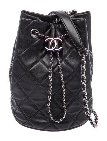 Quilted CC Drawstring Bucket Bag