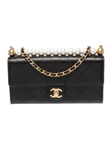 Chic Pearls Wallet On Chain