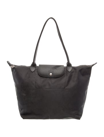 Signature Shoulder Bag