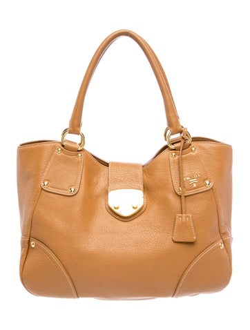 Signature Shoulder Bag