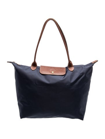 Signature Shoulder Bag