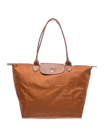 Signature Shoulder Bag