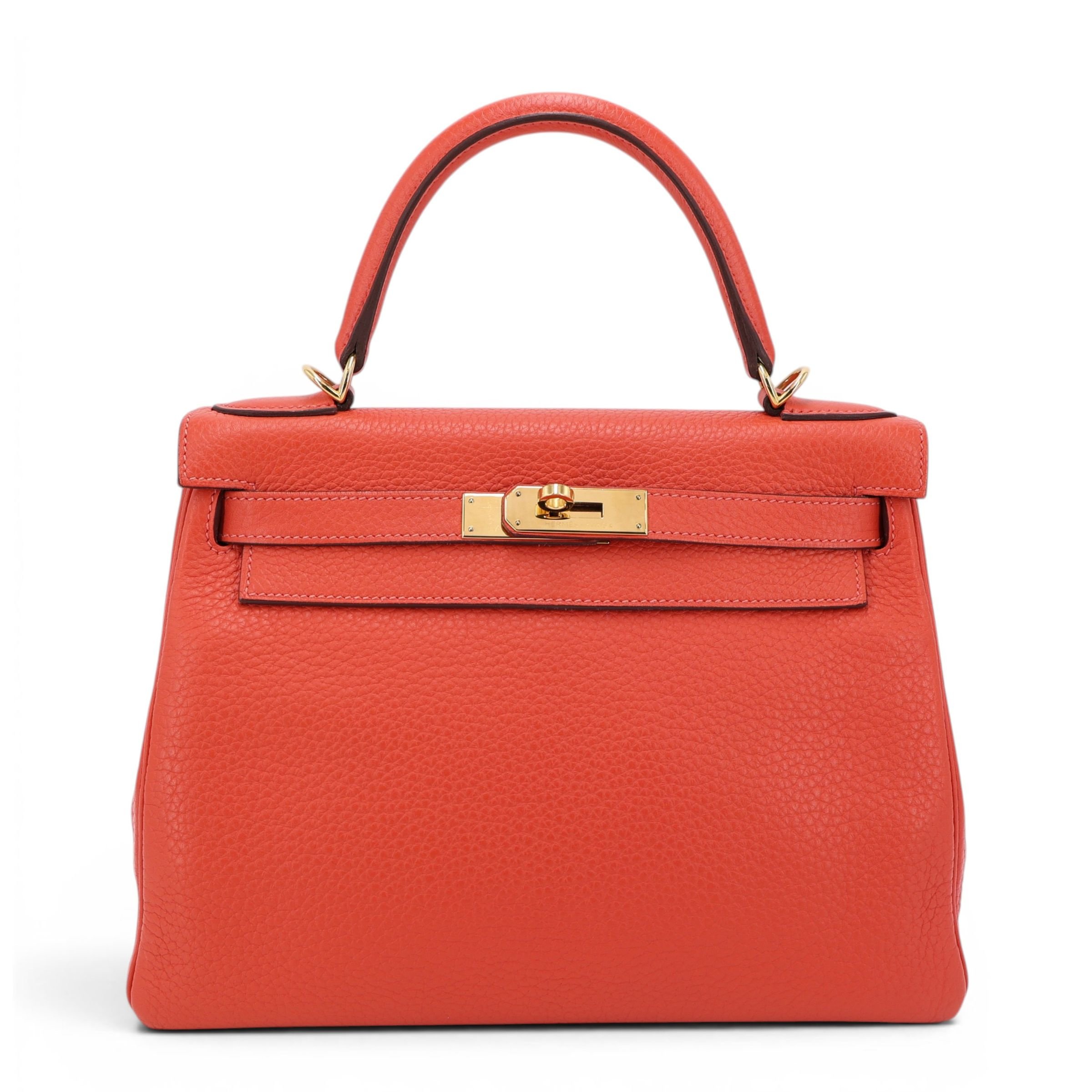 Very Good ( Rank A) HERMÈS Kelly 28 Capucine (9T) Clemence Gold hardware R (2014)