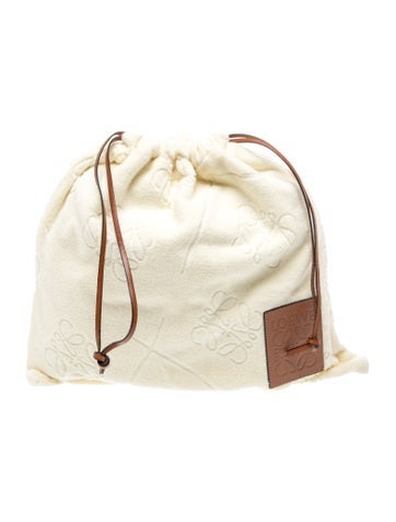 Signature Bucket Bag 2023