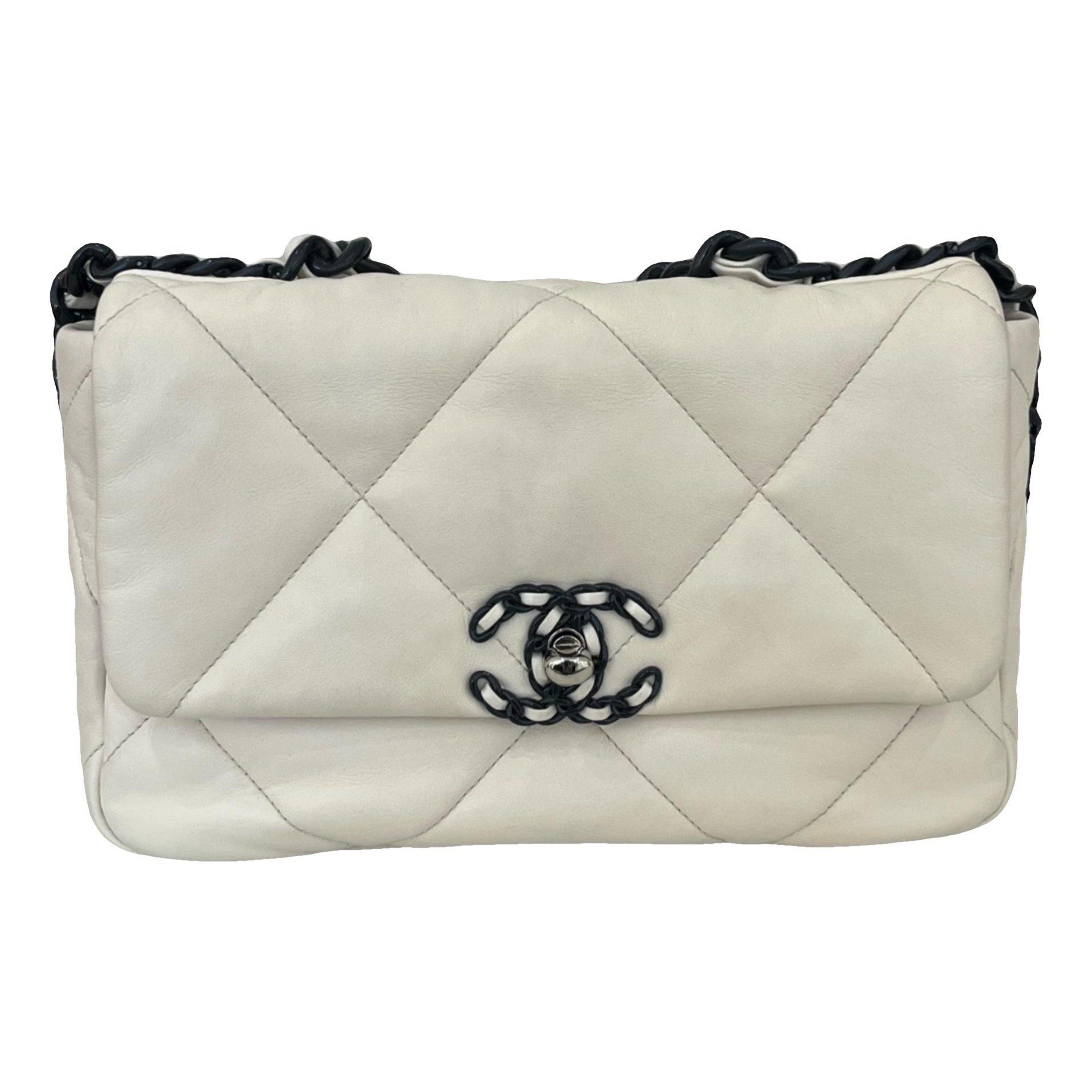 Chanel 19 leather handbag