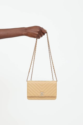 Chevron Trendy CC Wallet on Chain Bag