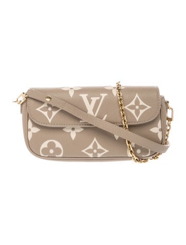 Monogram Giant Wallet On Chain Ivy