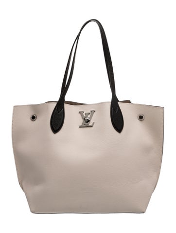 Taurillon Leather Lockme MM