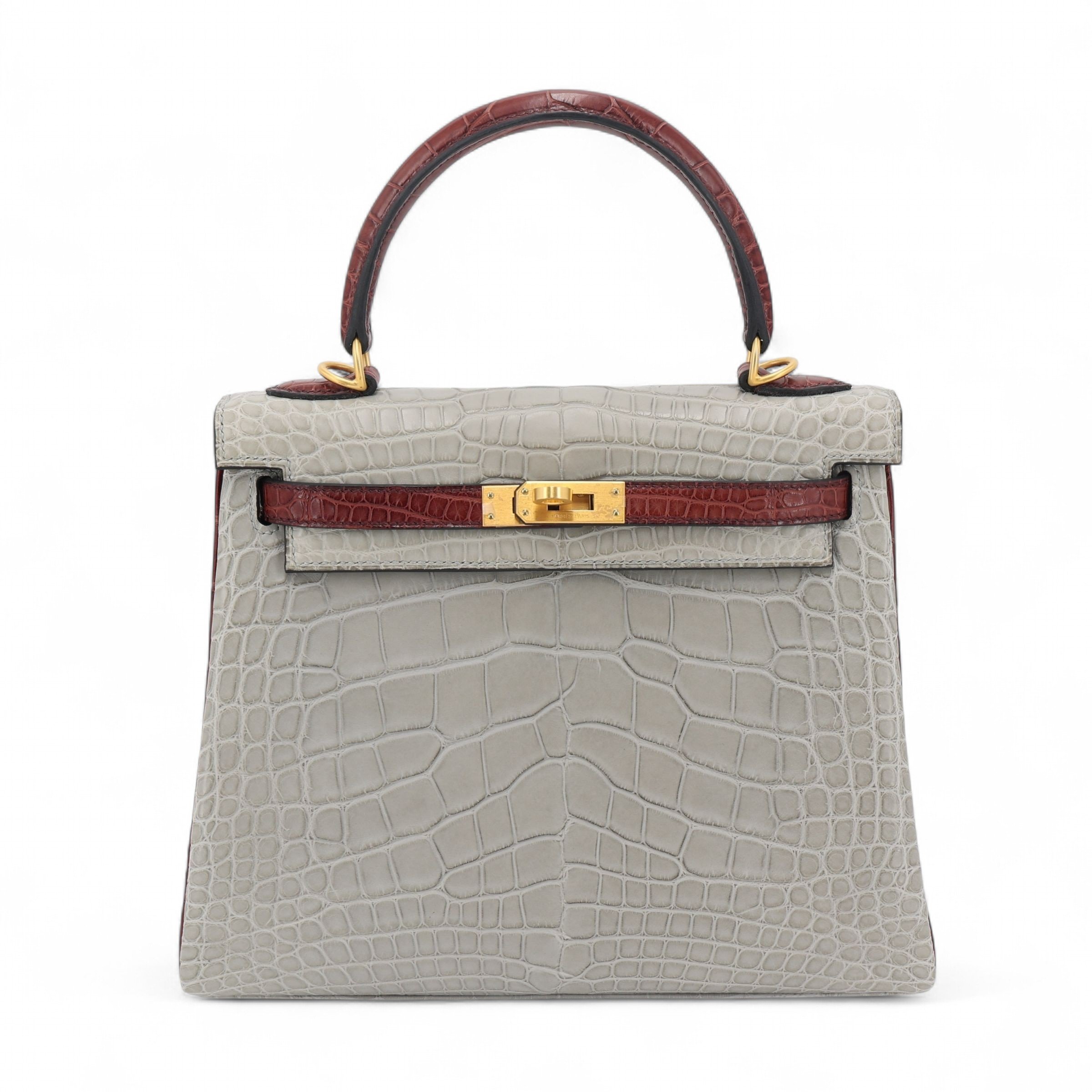 Hermes Unused ( Rank NS ) HERMÈS Kelly 25 Gris Perle (80) Bourgogne (F5) Alligator Brushed Gold hardware Y (2020)