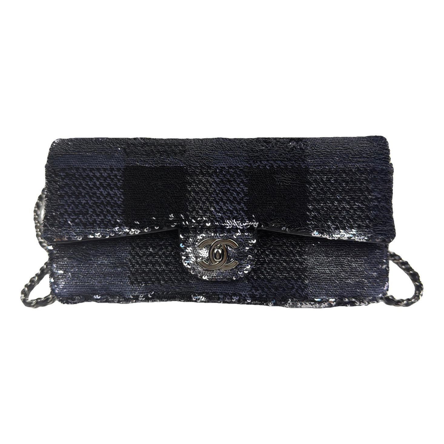 Timeless/Classique tweed crossbody bag