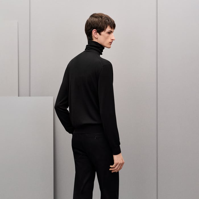 Noir "Detail H" Turtleneck Sweater