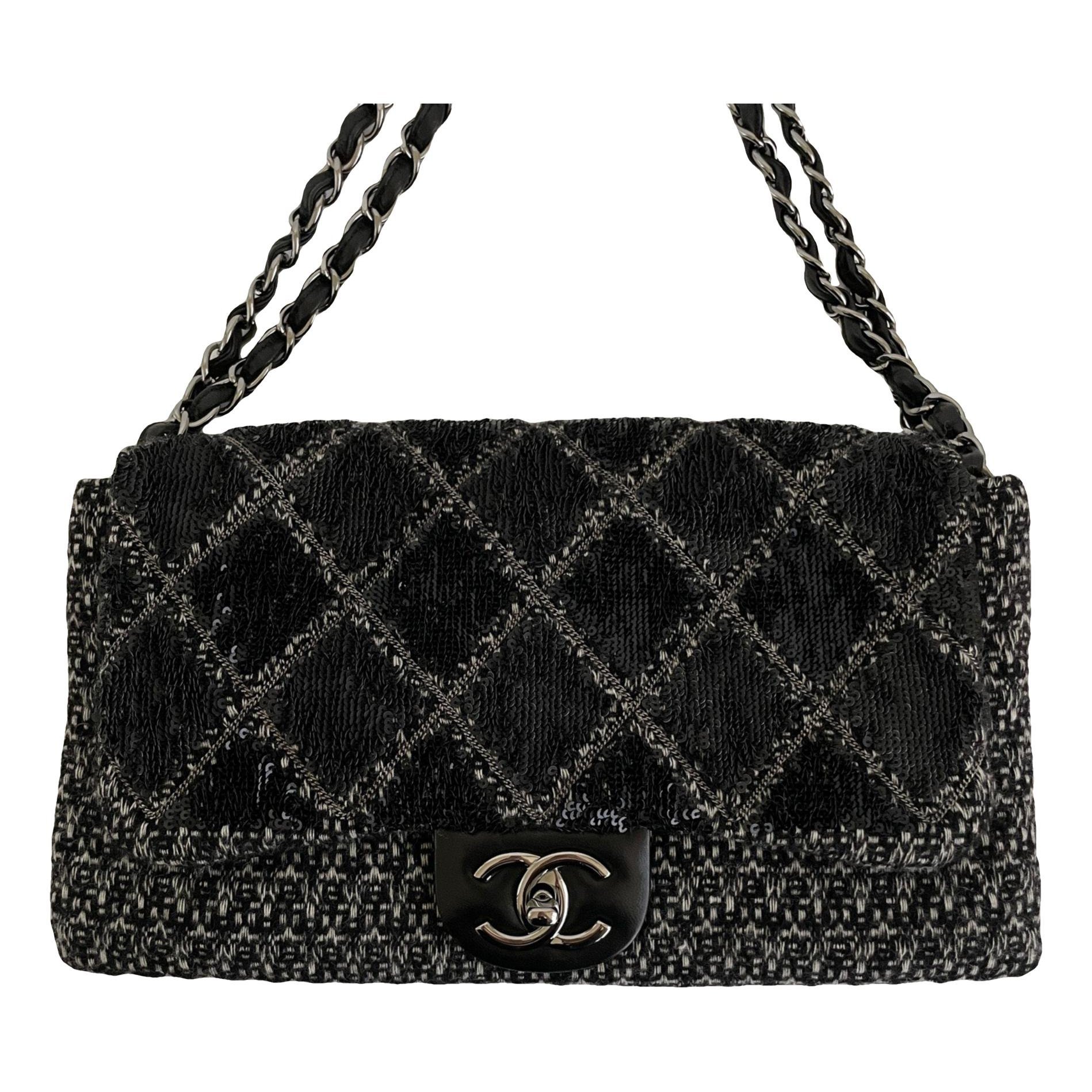 Timeless/Classique tweed crossbody bag
