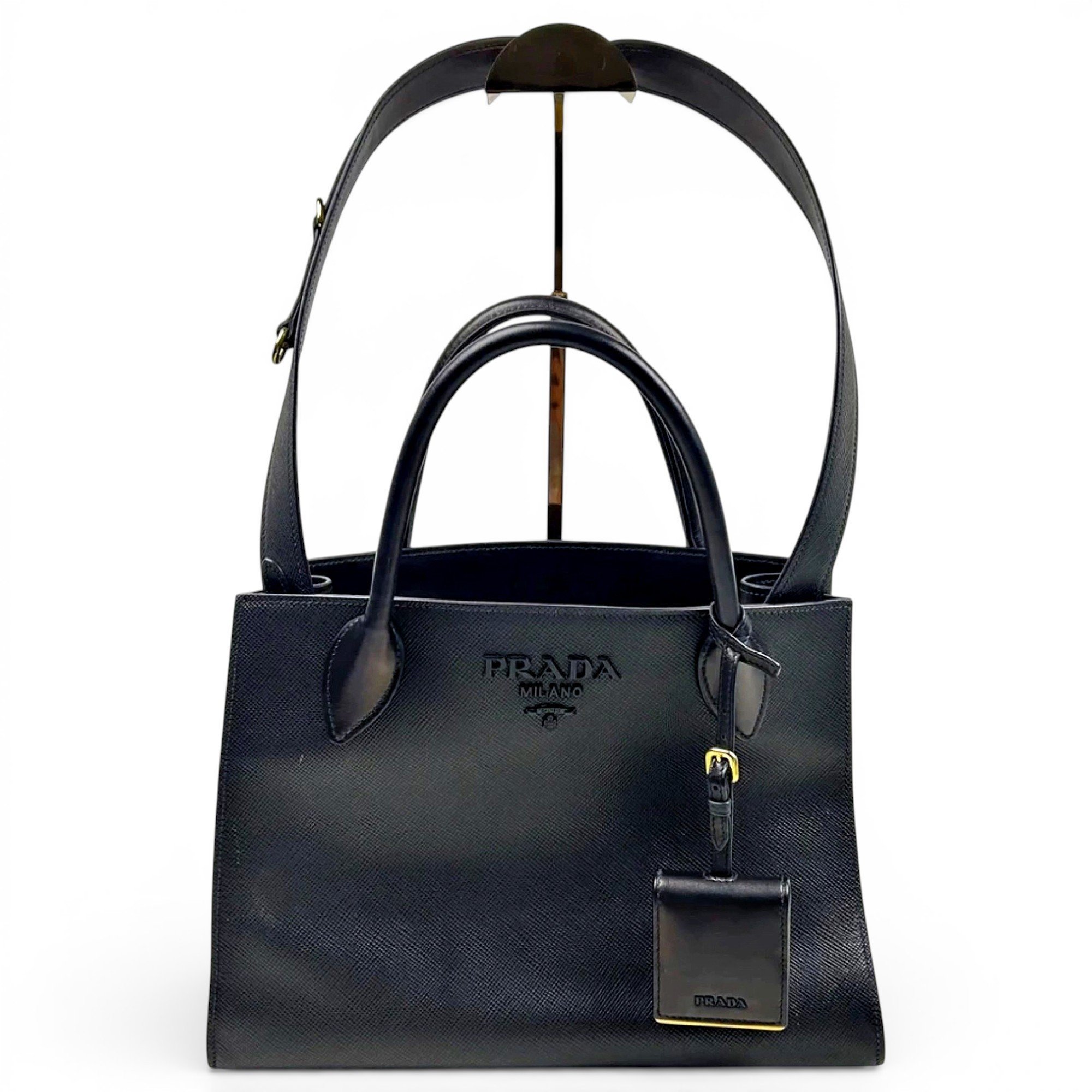 Monochrome leather handbag