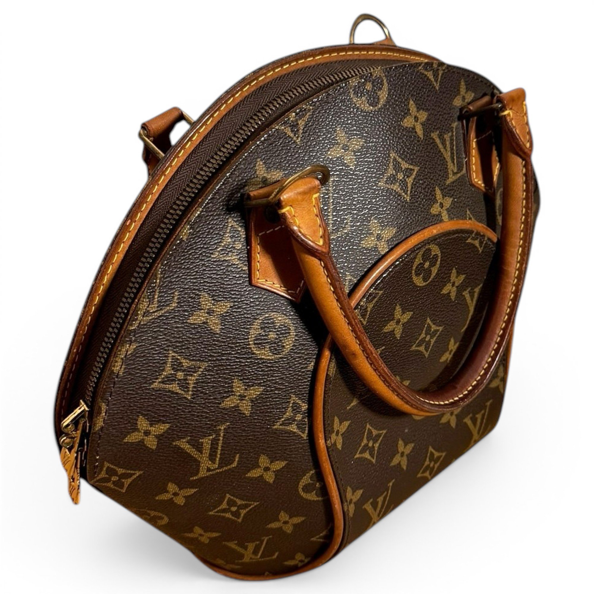 Ellipse leather handbag