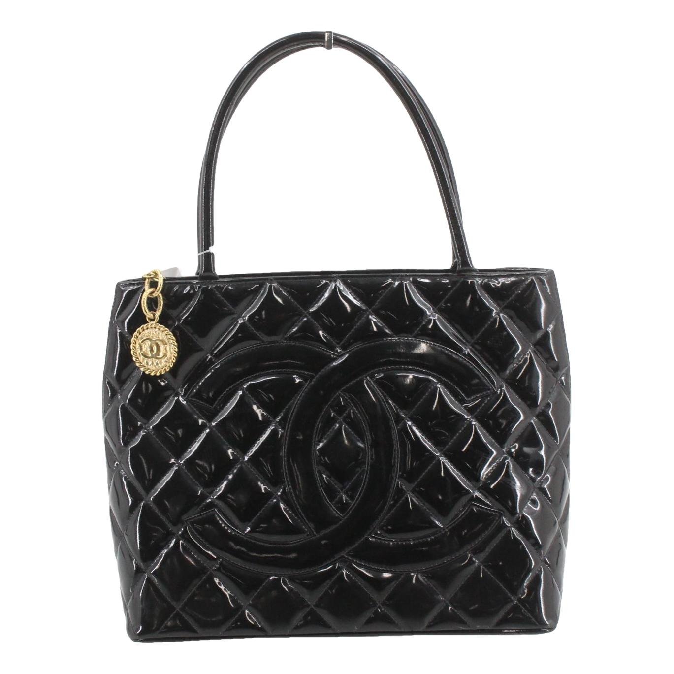 Médaillon leather tote