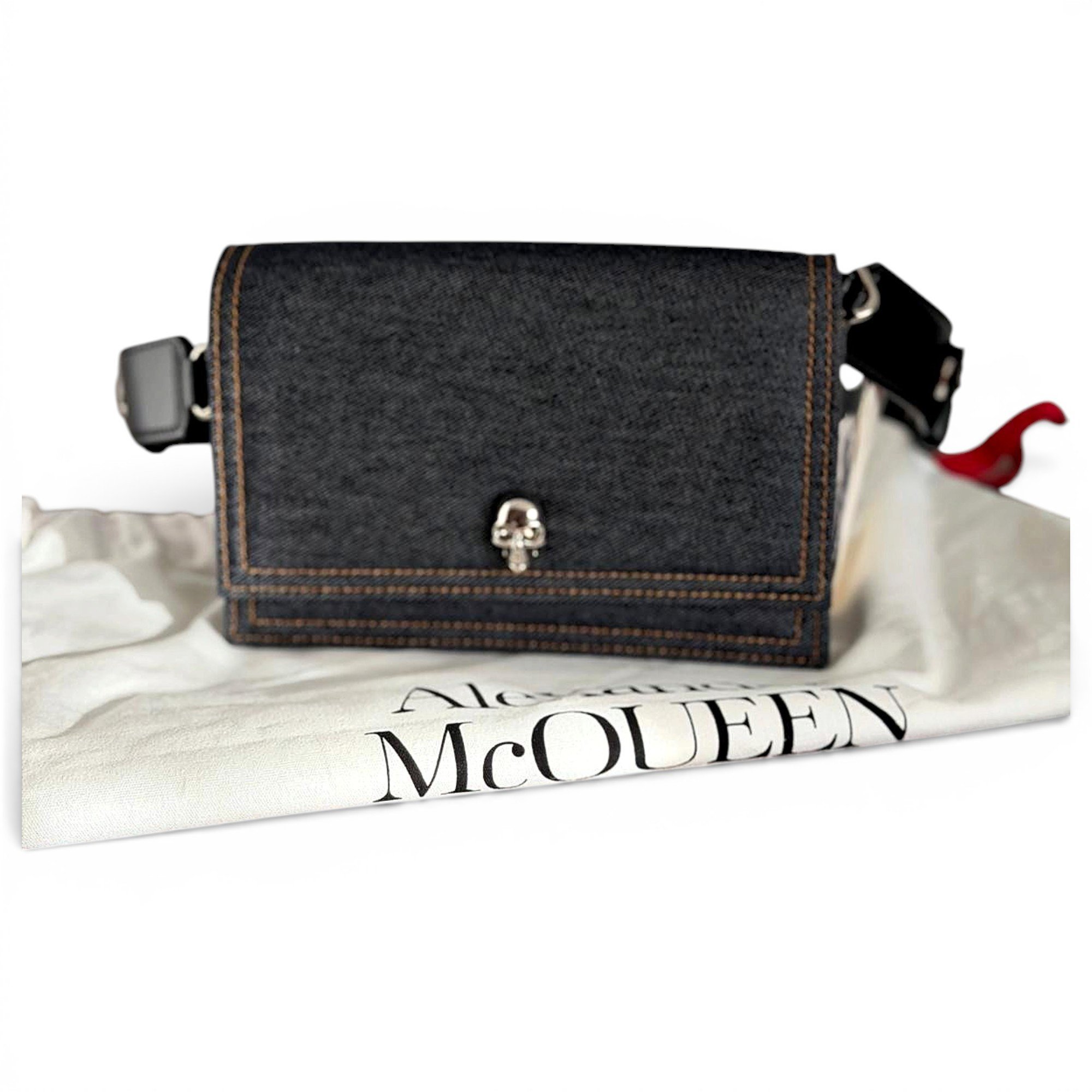 Skull crossbody bag