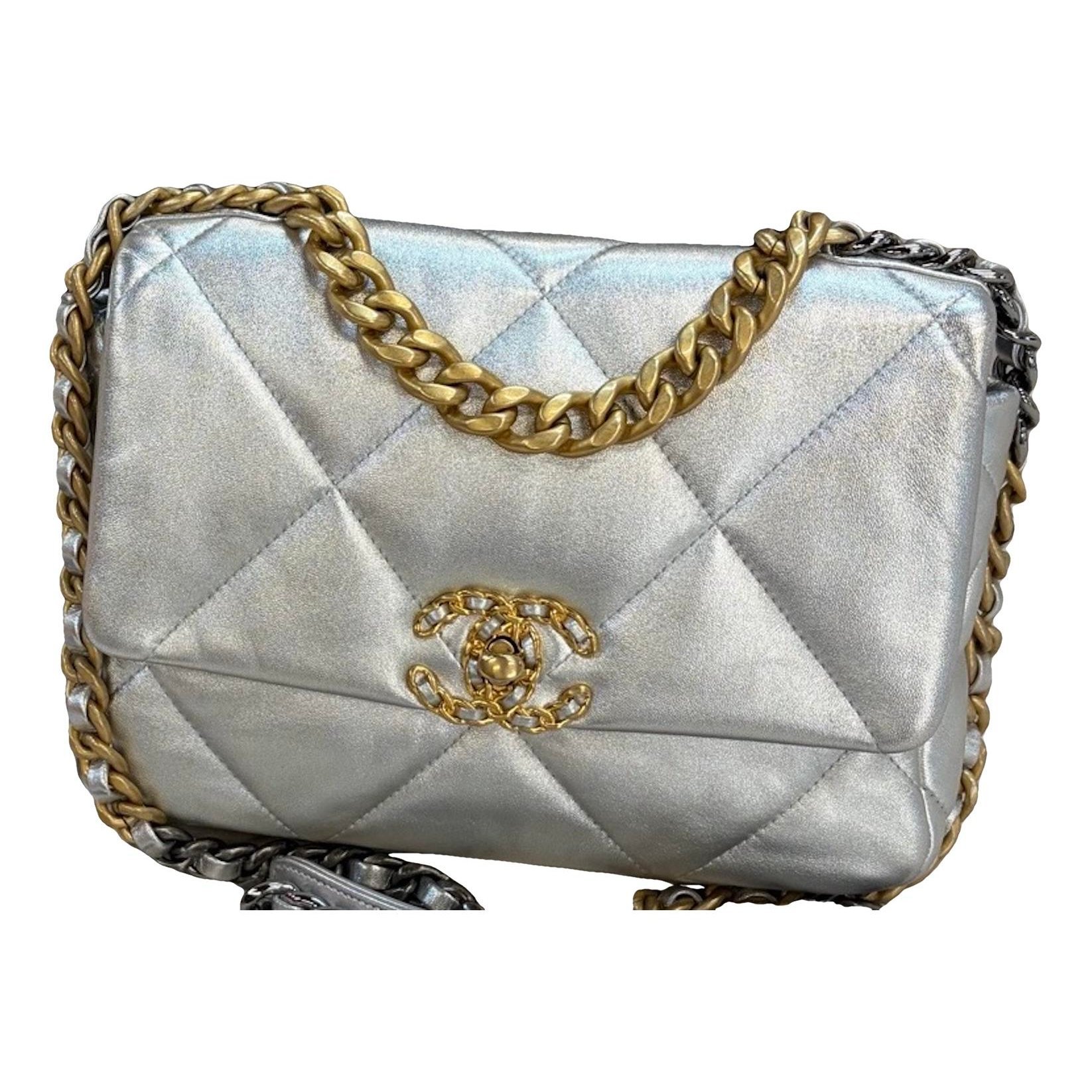 Chanel 19 leather handbag