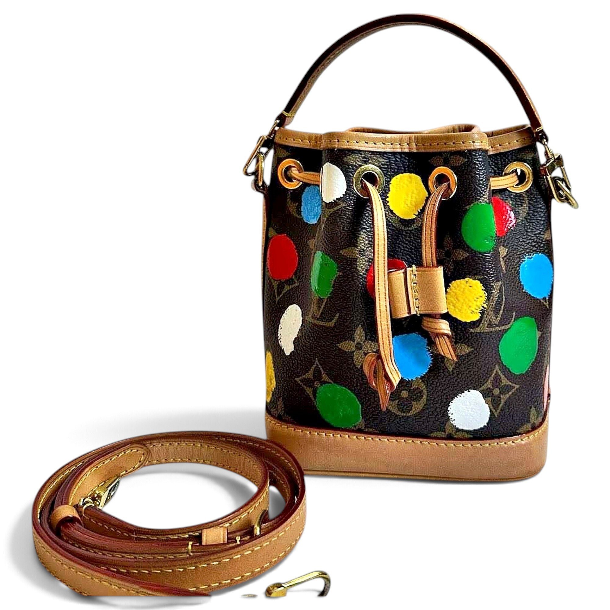 Nano Noé leather handbag
