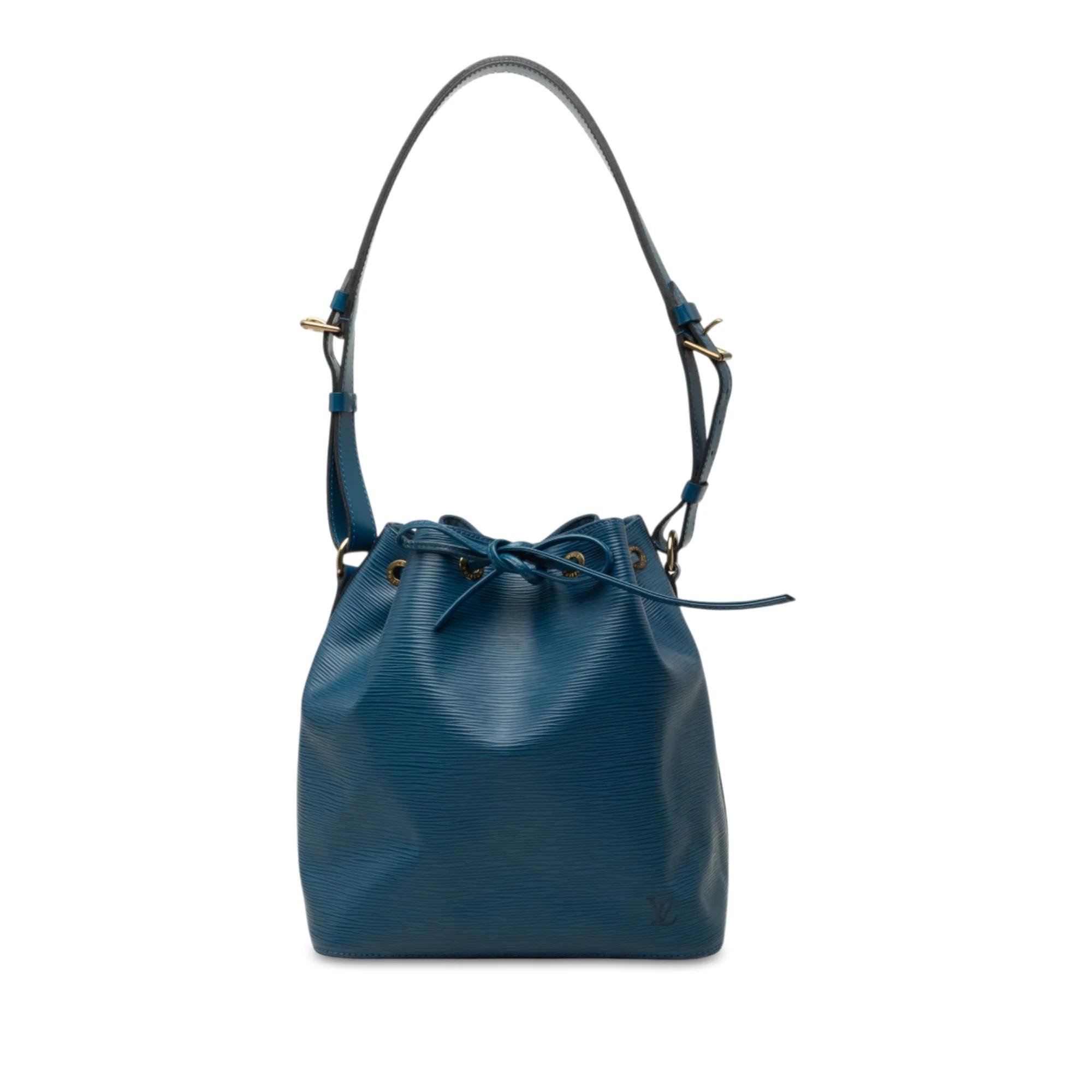Bucket leather handbag