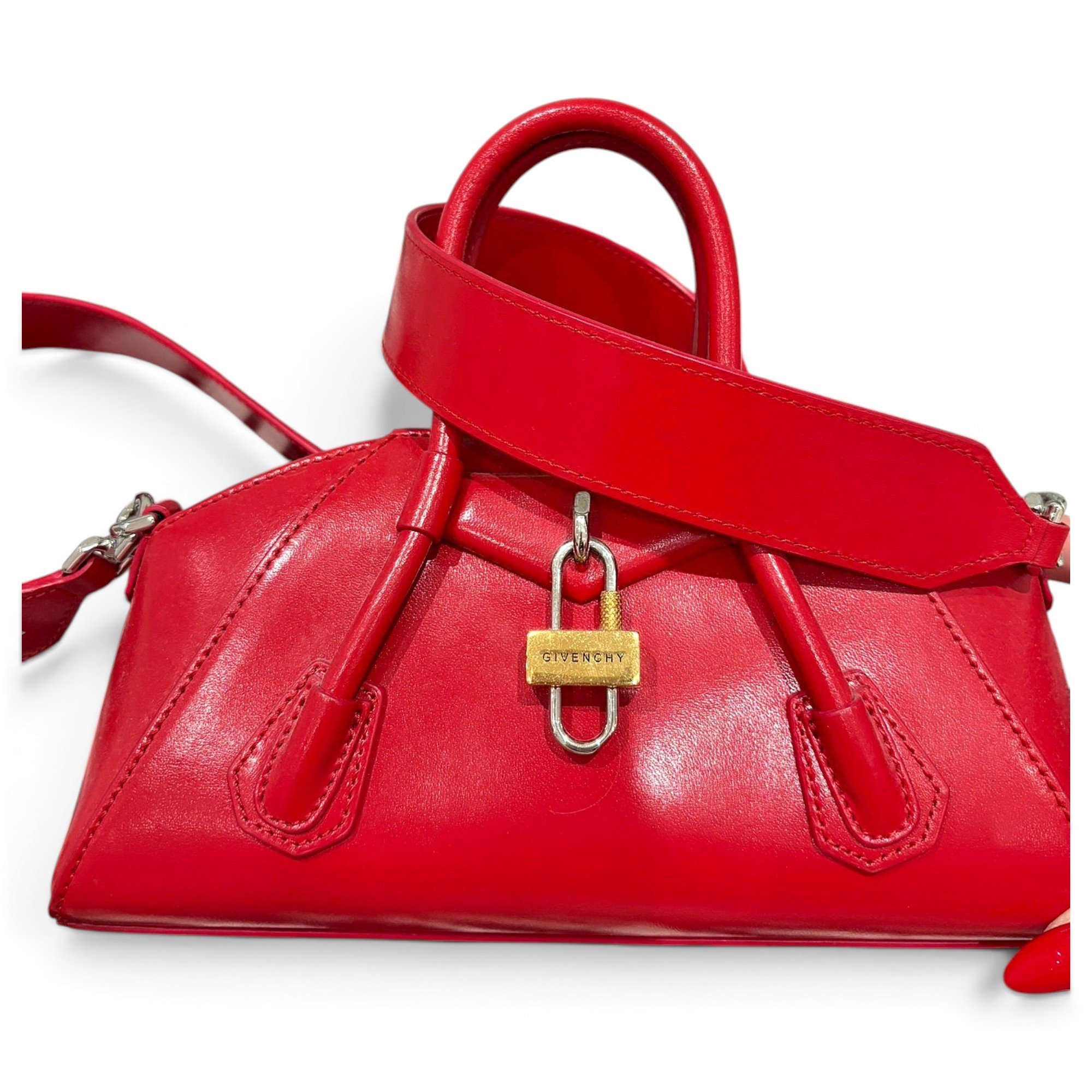Antigona leather handbag
