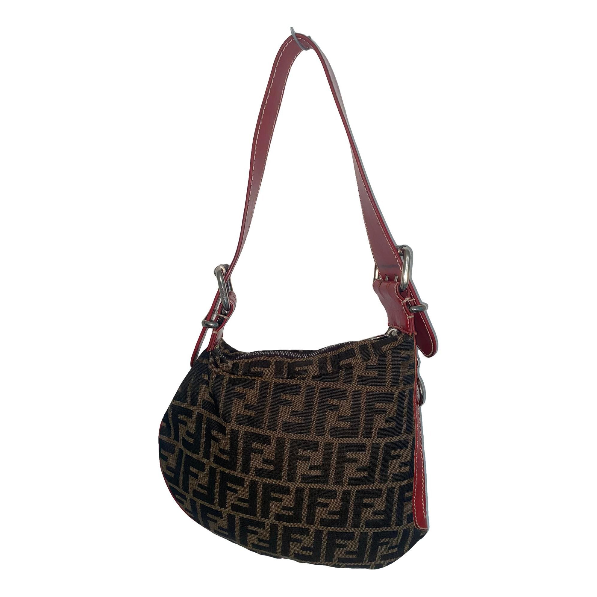 Oyster cloth handbag