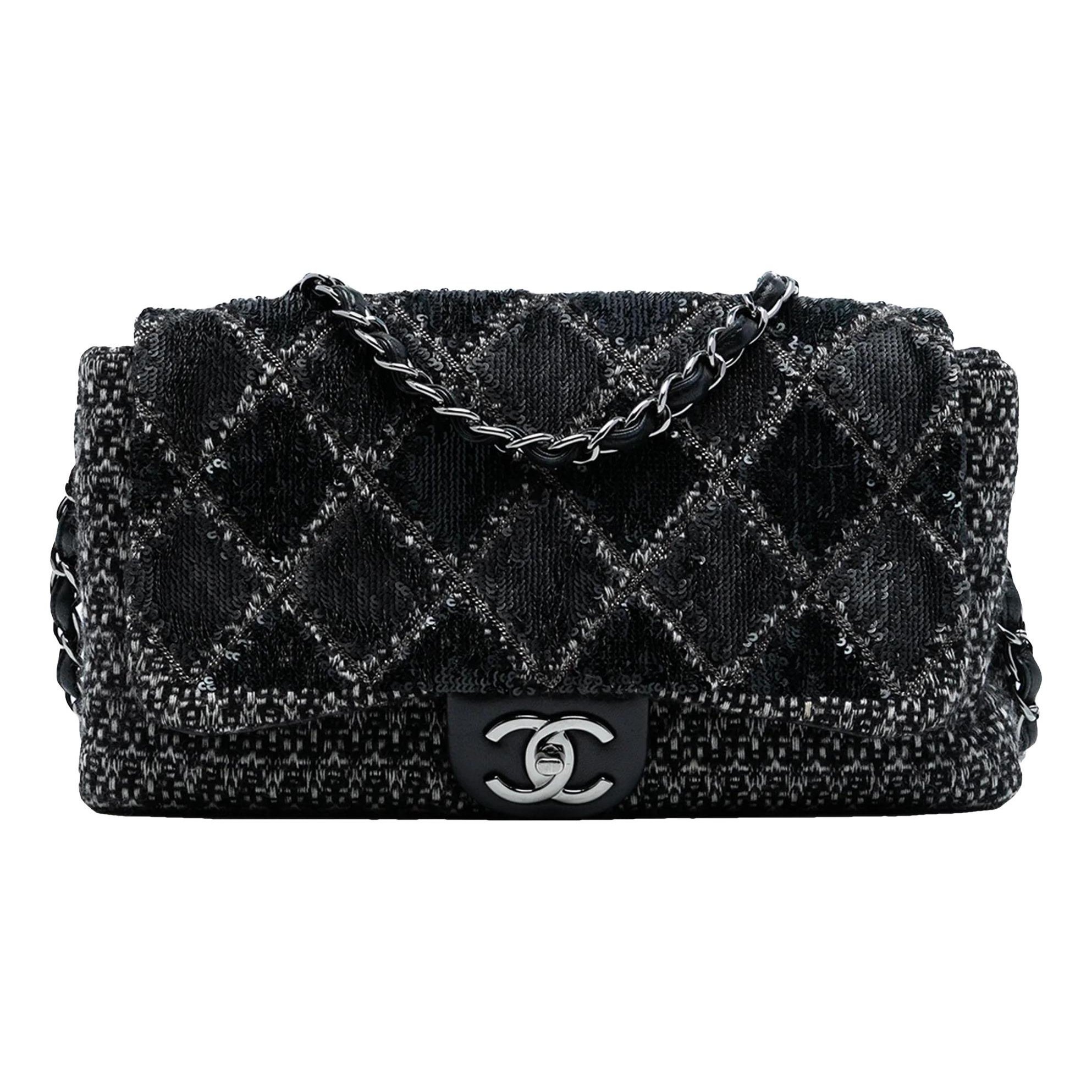 Timeless/Classique tweed handbag