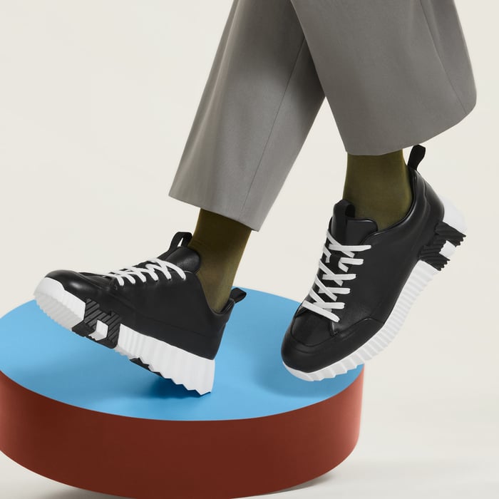 Noir Jump Sneaker