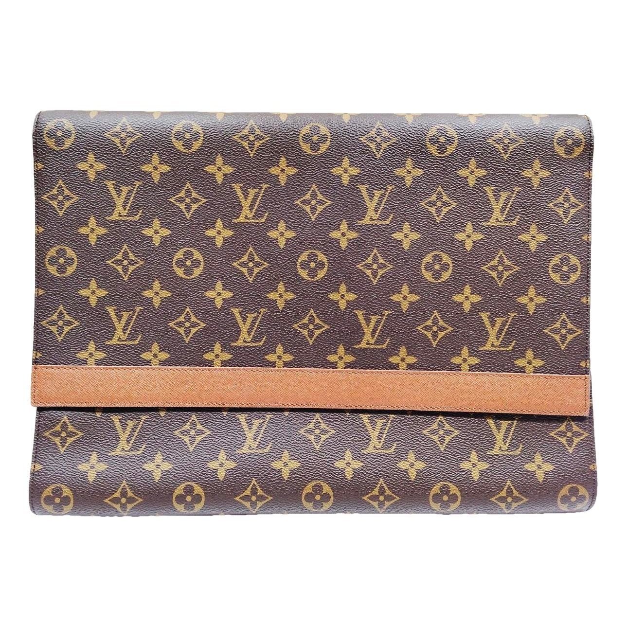 Leather clutch bag