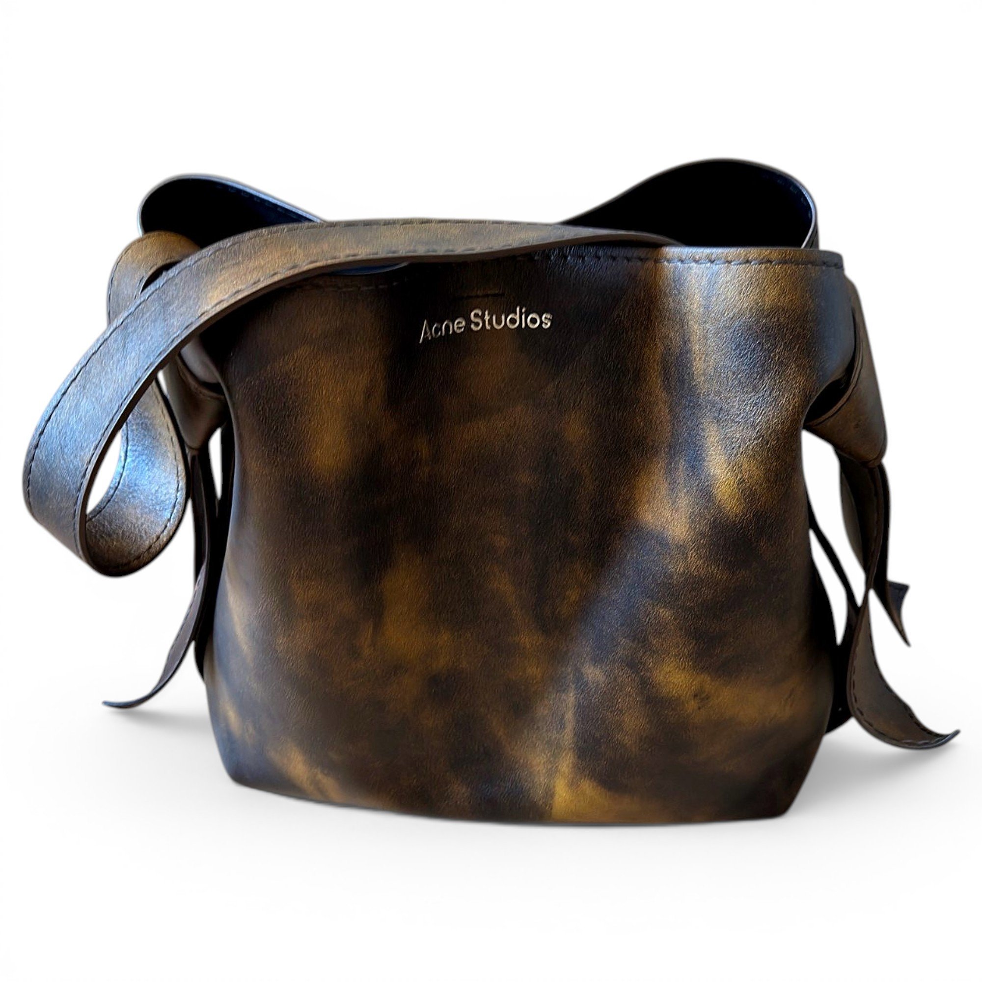 Musubi leather handbag