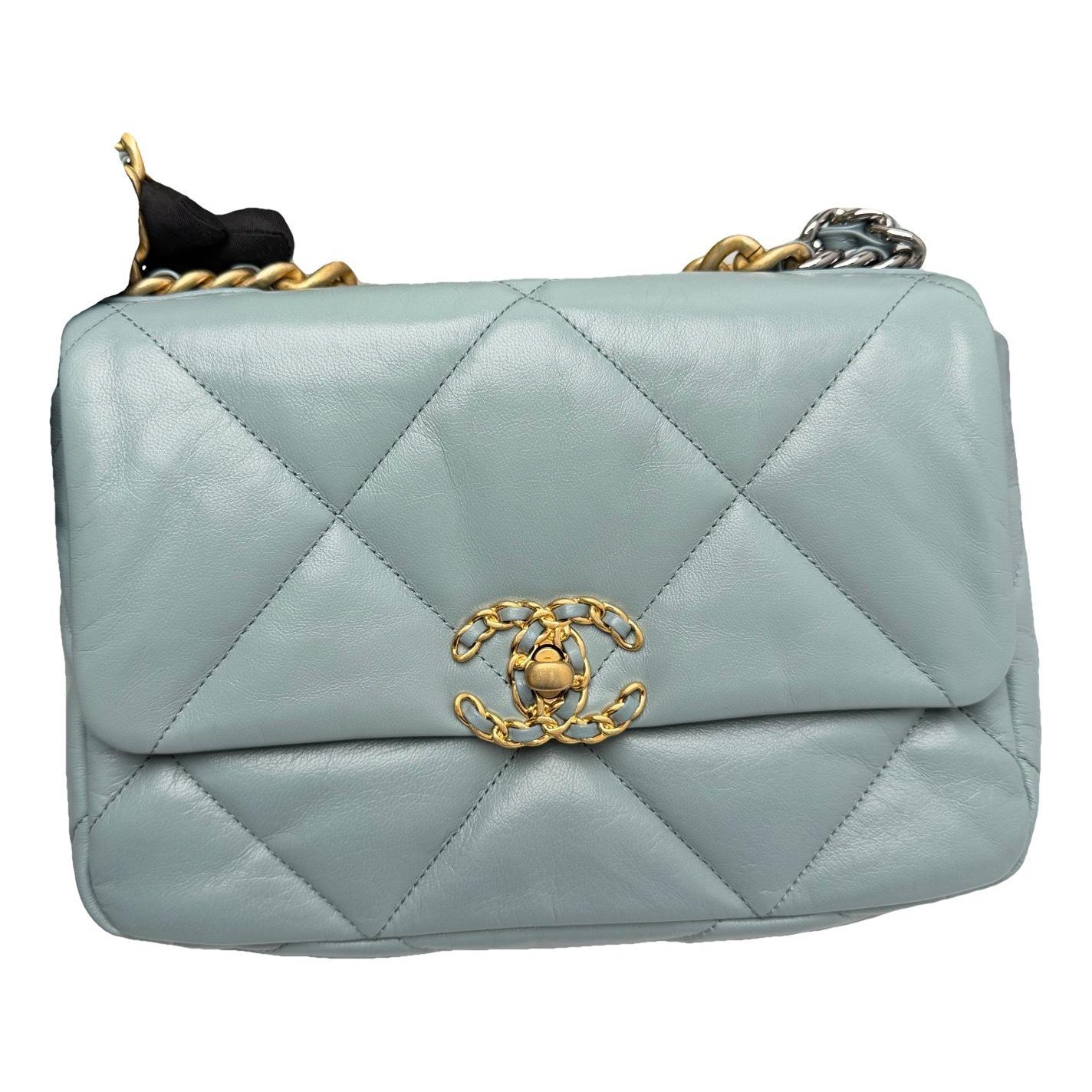 Chanel 19 leather crossbody bag