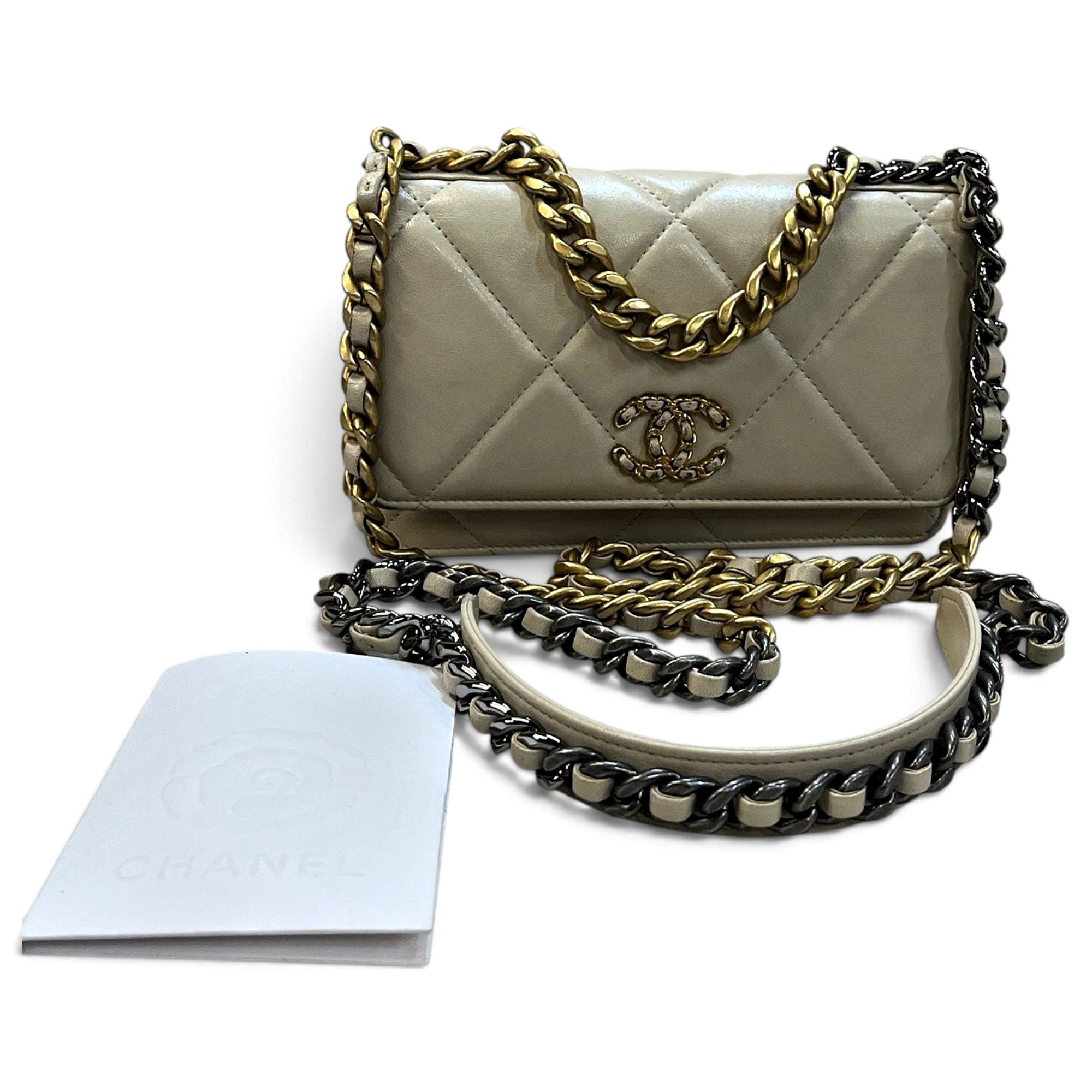 Wallet On Chain Chanel 19 leather handbag