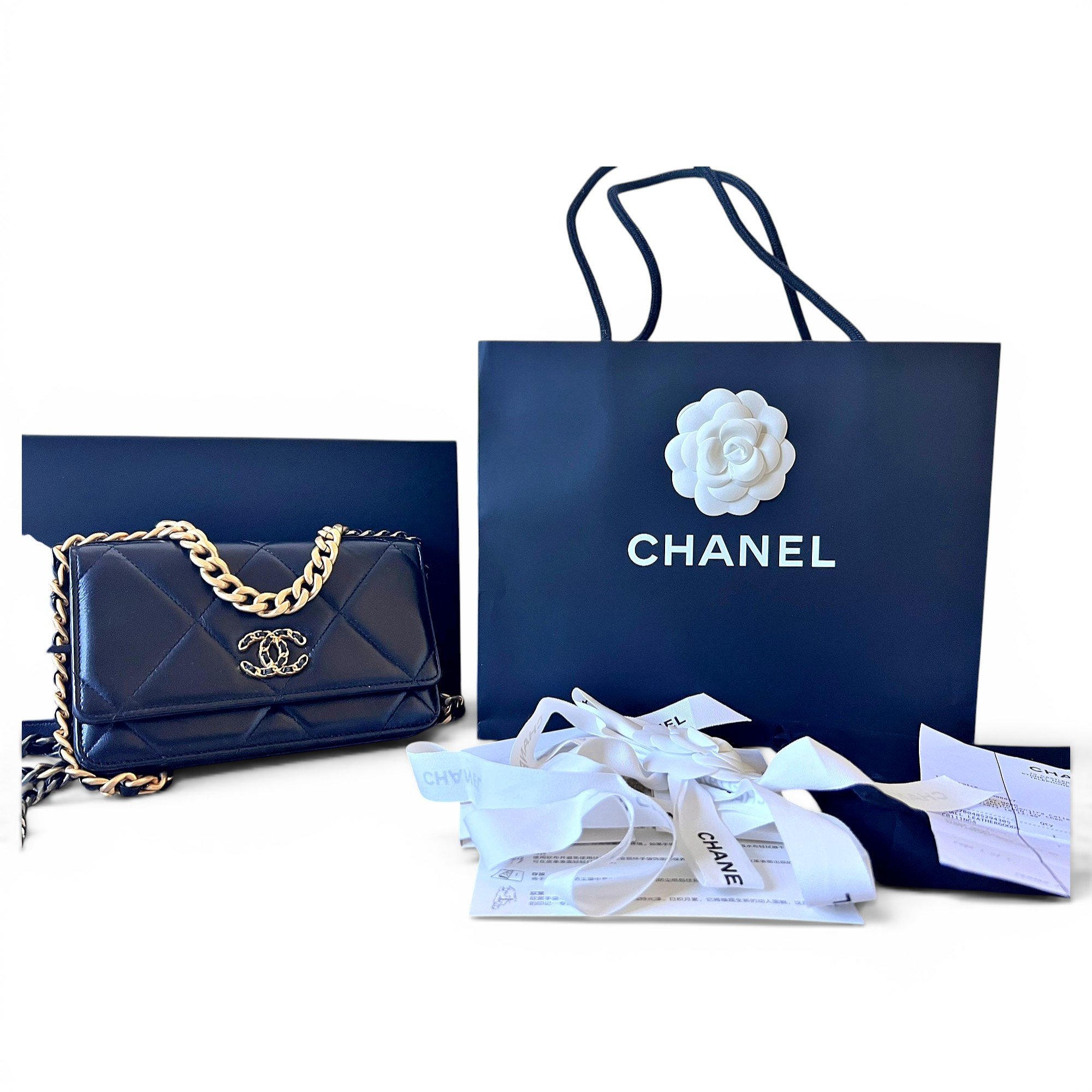 Chanel 19 leather handbag
