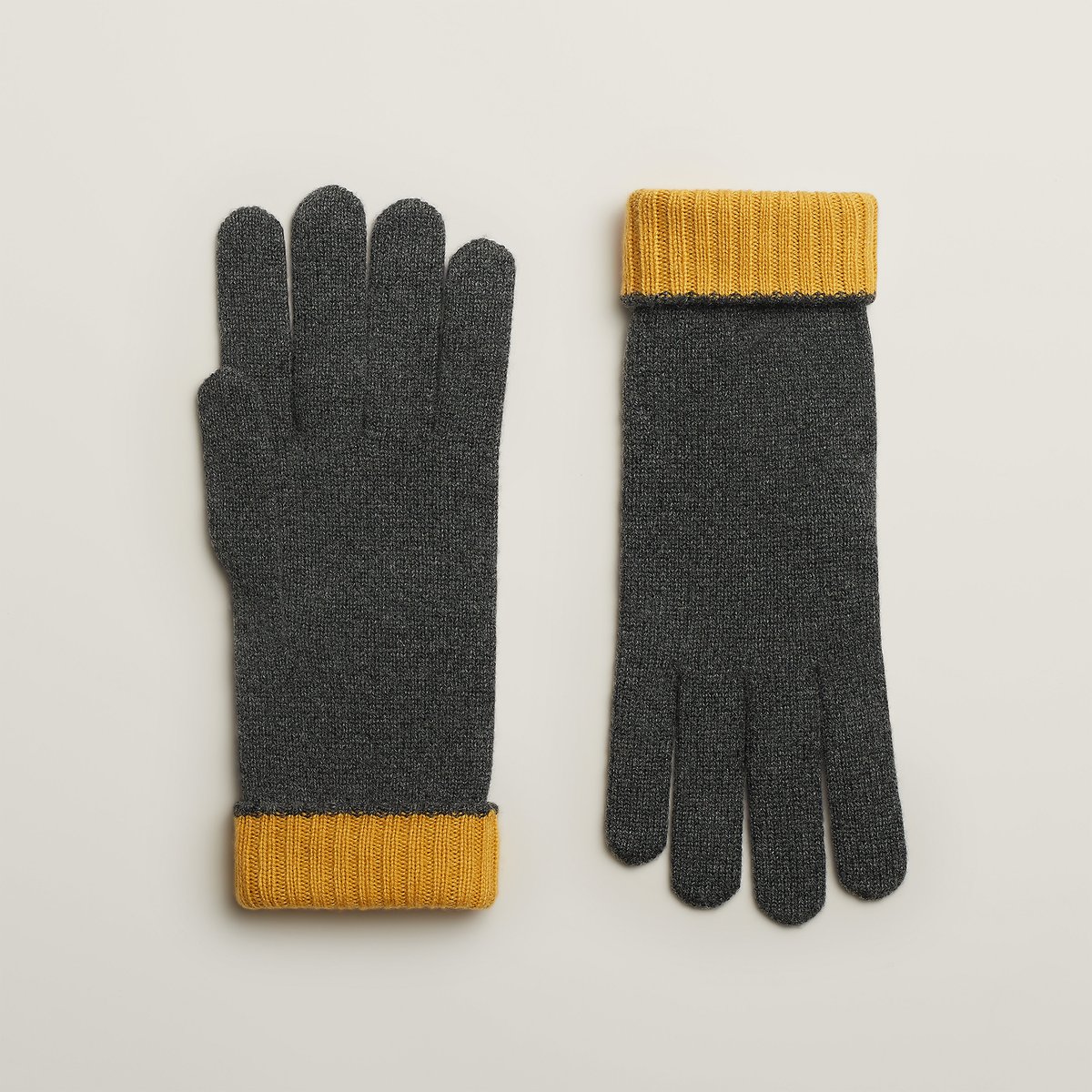 Hugo reversible gloves