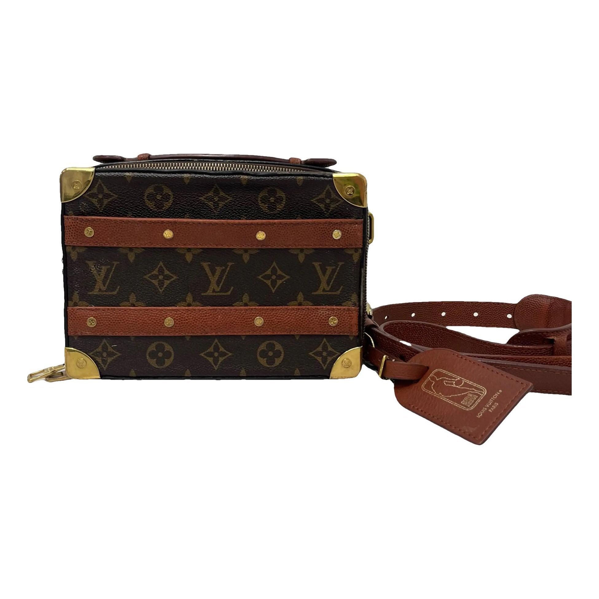 Side Trunk vinyl crossbody bag