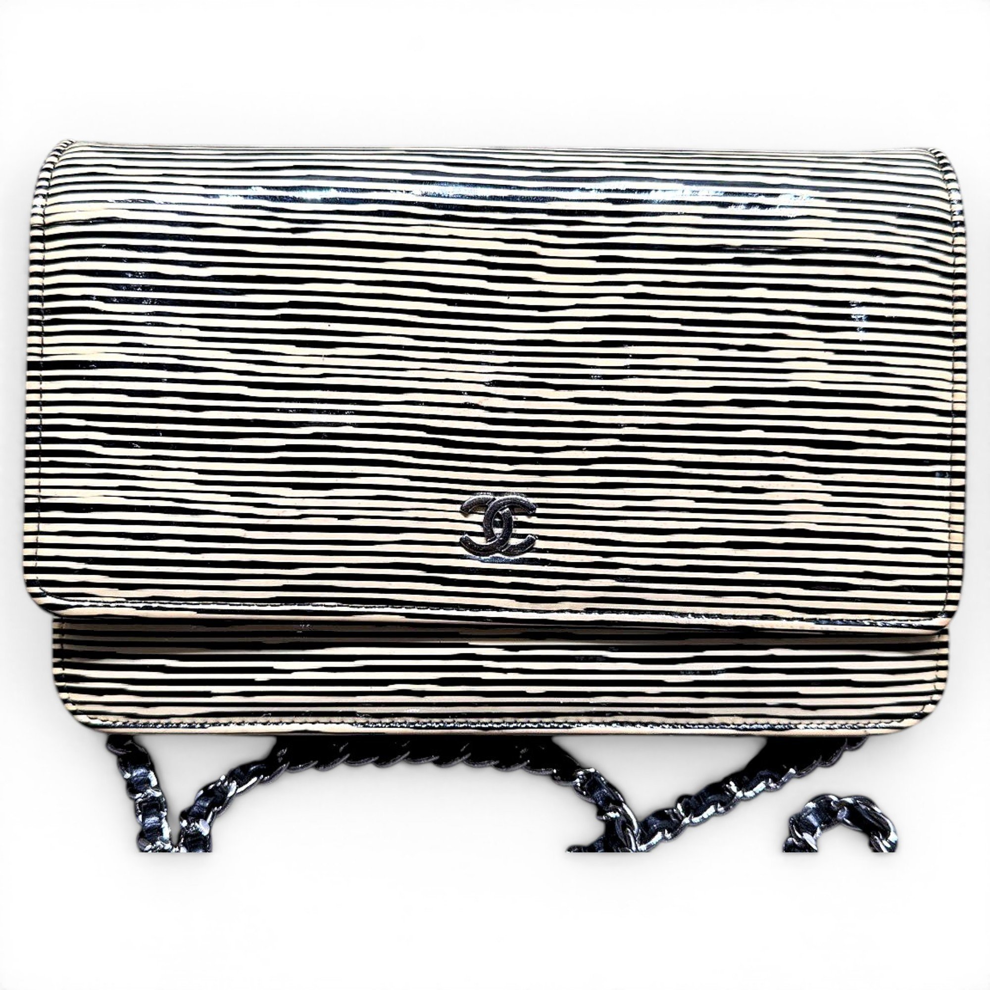 Wallet On Chain Timeless/Classique patent leather crossbody bag
