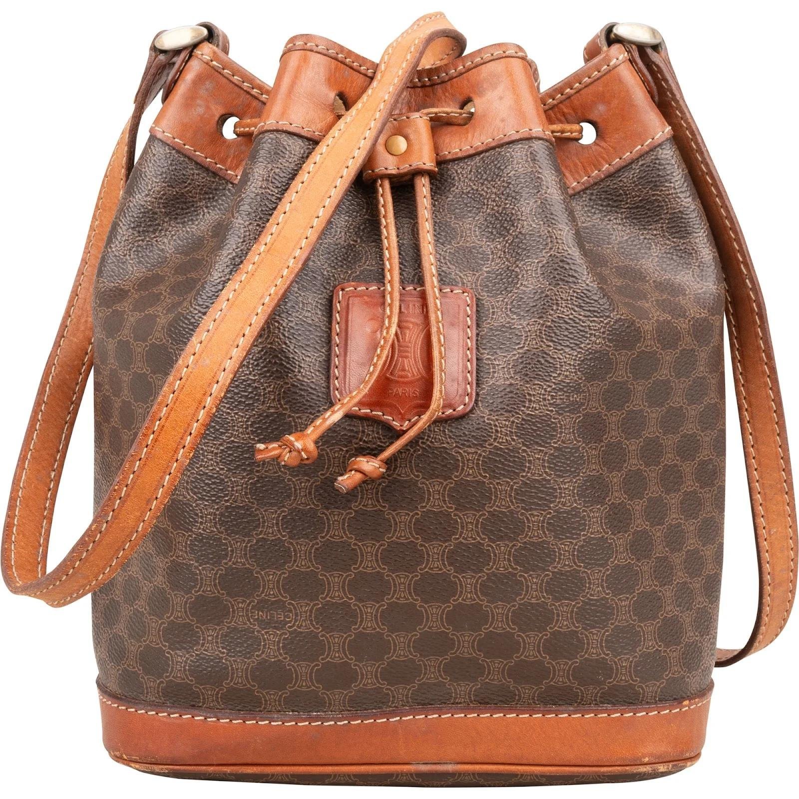 Clasp Bucket leather crossbody bag
