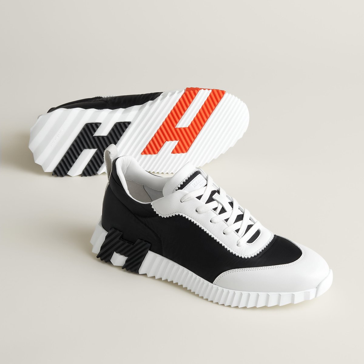Bouncing sneaker