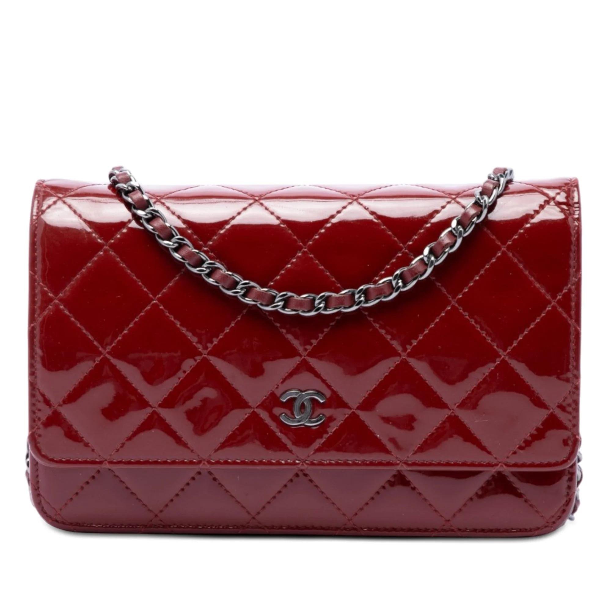Wallet On Chain leather crossbody bag