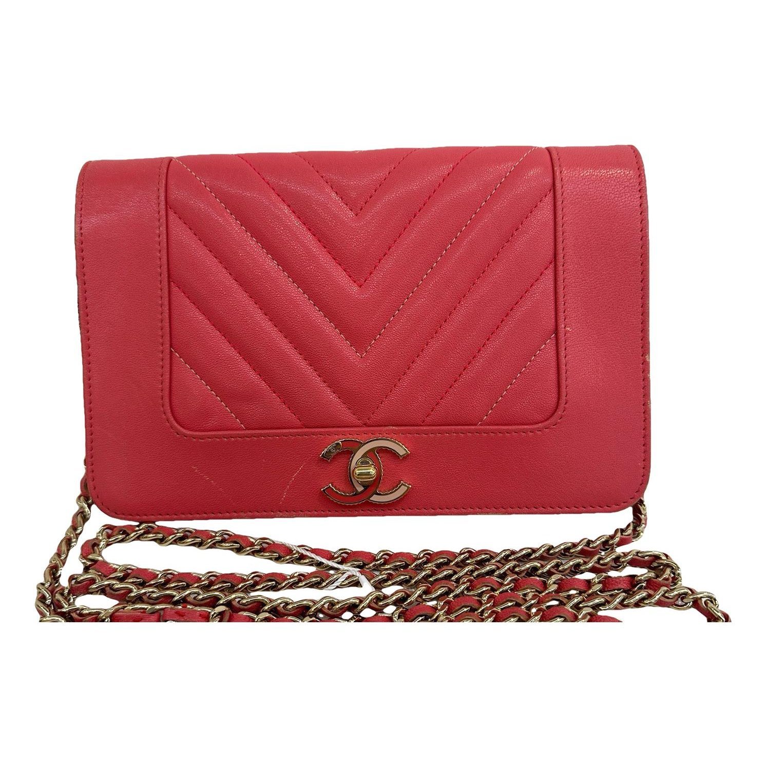 Wallet On Chain leather crossbody bag